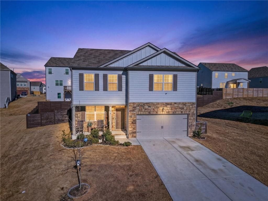 3 bedroom, 3 bathroom, 2,200 sq ft single family residence for sale at 930 Sly Fox Run, Fairburn, GA 30213
