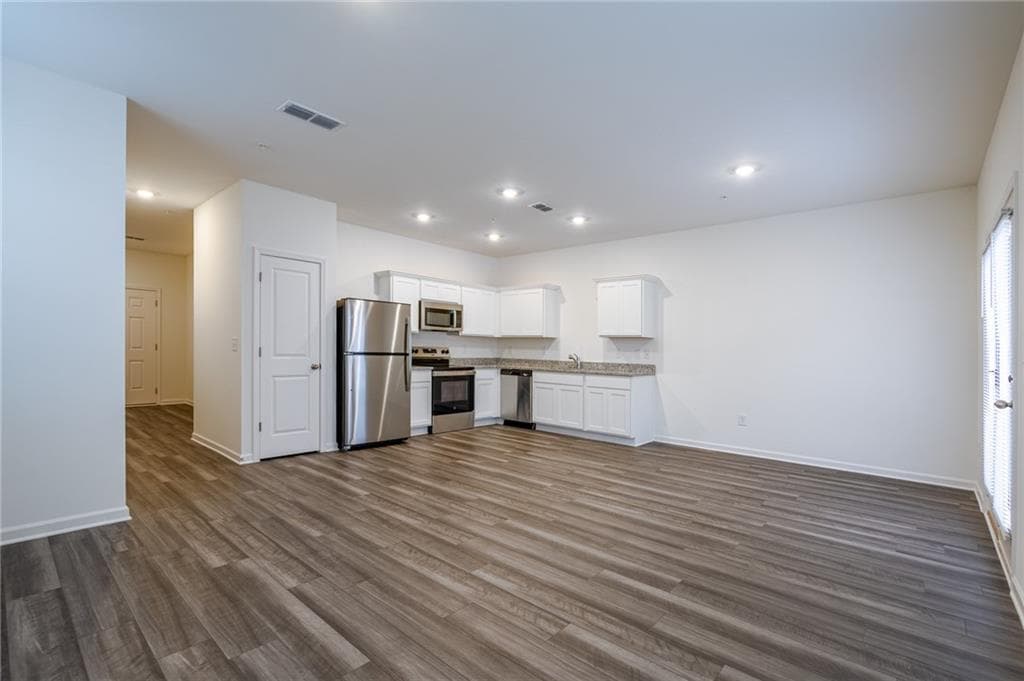 3 bedroom, 3 bathroom, 1,421 sq ft townhouse for rent at 2010 Ayla Drive, Douglasville, GA 30135 for $1,875 a month — photo 8
