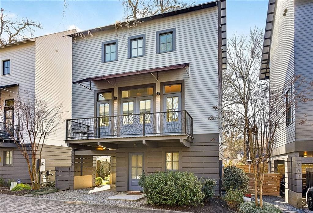 3 bedroom, 3 bathroom, 1,540 sq ft townhouse sold at 975 Fair Walk, Atlanta, GA 30316