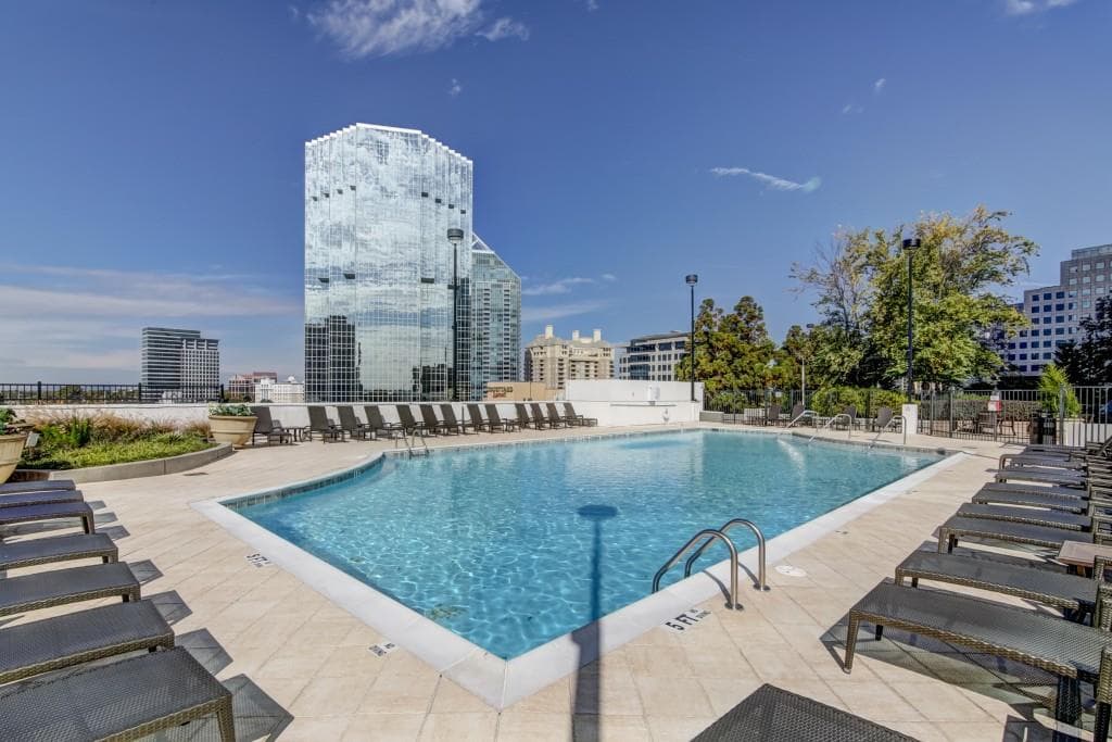 2 bedroom, 2 bathroom, 1,223 sq ft condominium for sale at 3324 Peachtree Road 2301, Atlanta, GA 30326 — photo 5