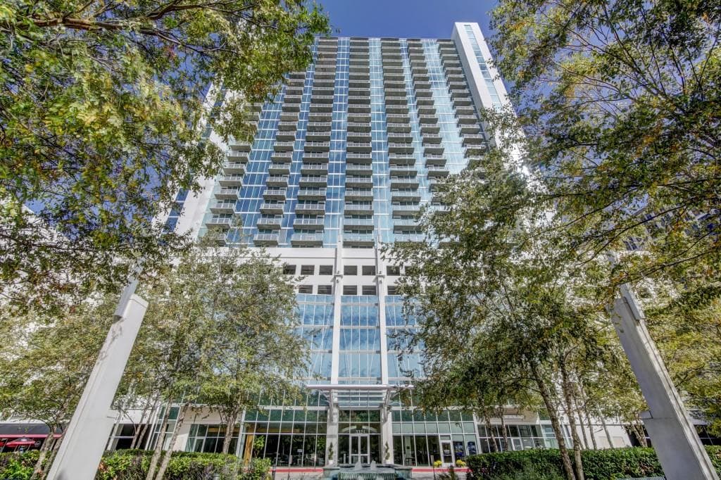 2 bedroom, 2 bathroom, 1,223 sq ft condominium for sale at 3324 Peachtree Road 2301, Atlanta, GA 30326 — photo 6