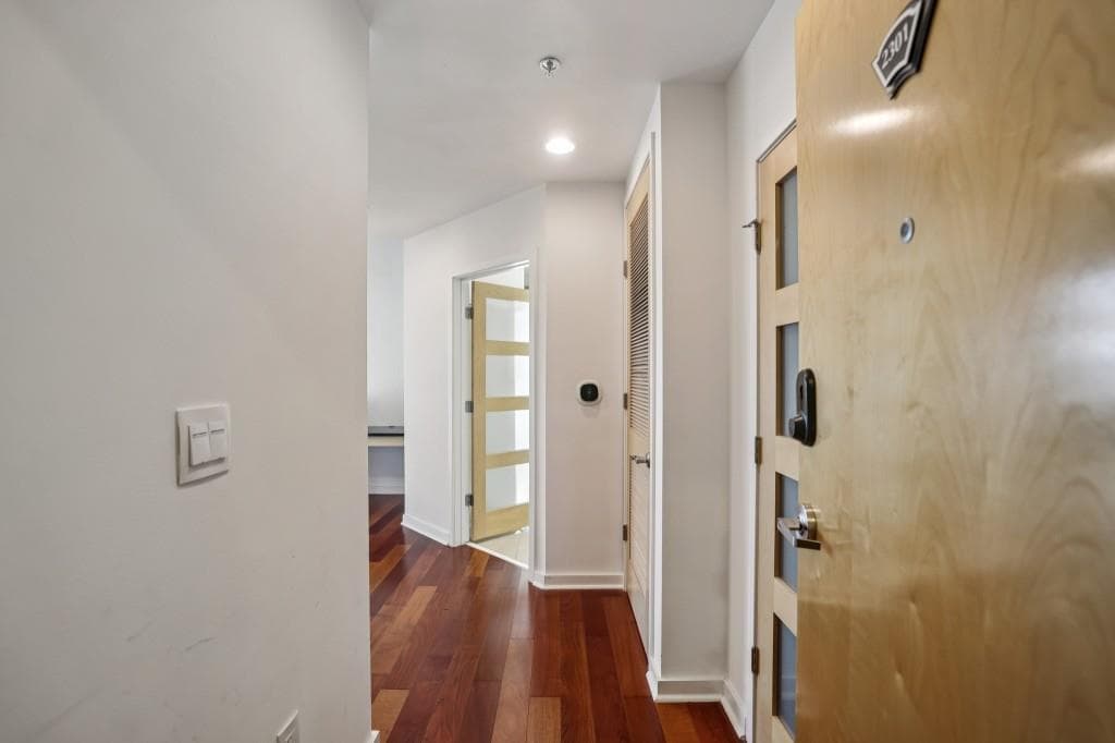 2 bedroom, 2 bathroom, 1,223 sq ft condominium for sale at 3324 Peachtree Road 2301, Atlanta, GA 30326 — photo 7