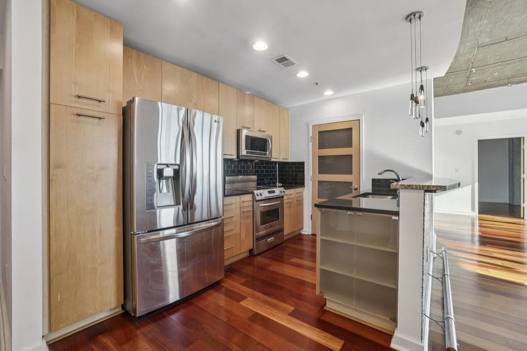 2 bedroom, 2 bathroom, 1,223 sq ft condominium for sale at 3324 Peachtree Road 2301, Atlanta, GA 30326 — photo 9