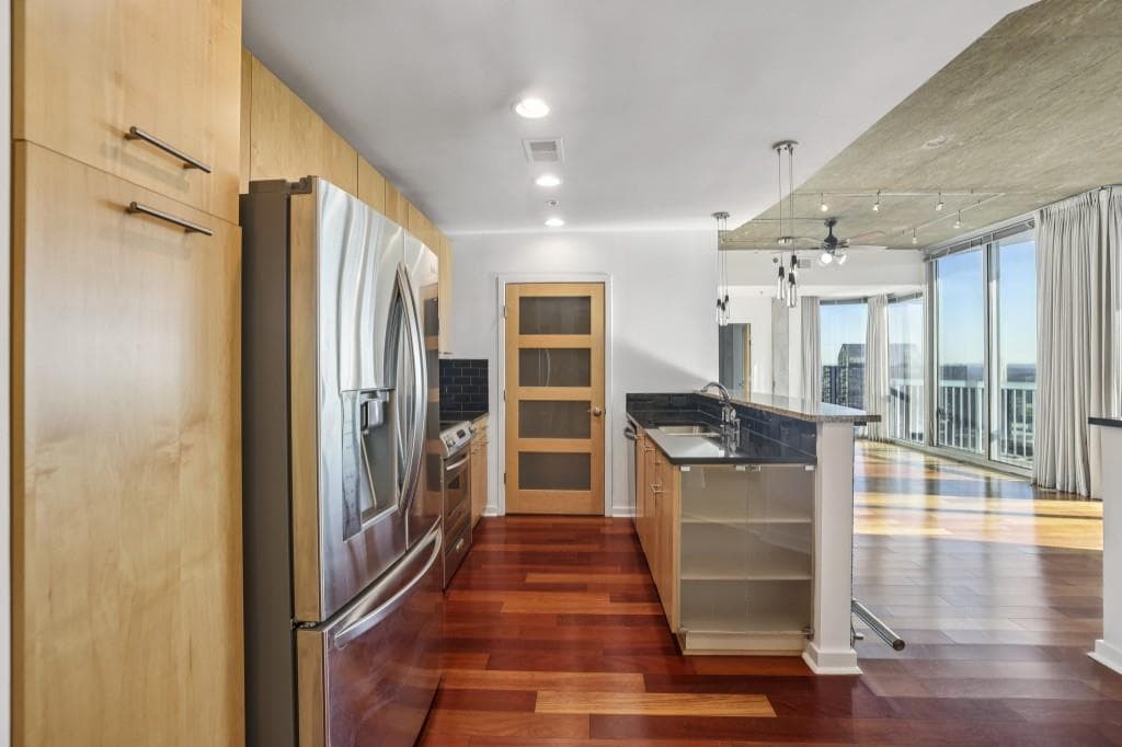 2 bedroom, 2 bathroom, 1,223 sq ft condominium for sale at 3324 Peachtree Road 2301, Atlanta, GA 30326 — photo 10