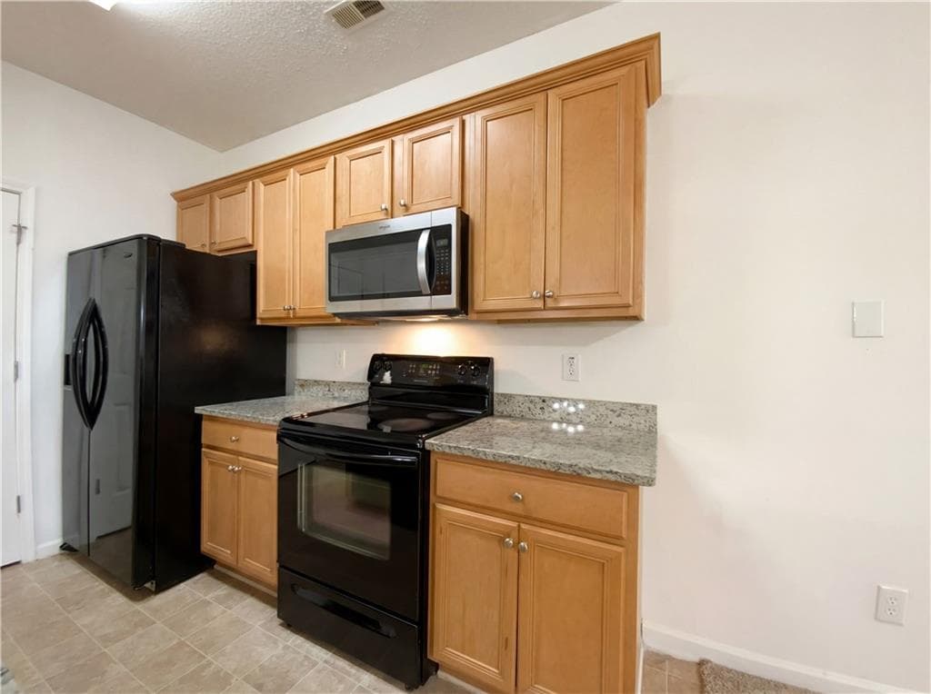 3 bedroom, 3 bathroom, 1,536 sq ft townhouse for sale at 8506 Kaden Drive, Jonesboro, GA 30238 — photo 2