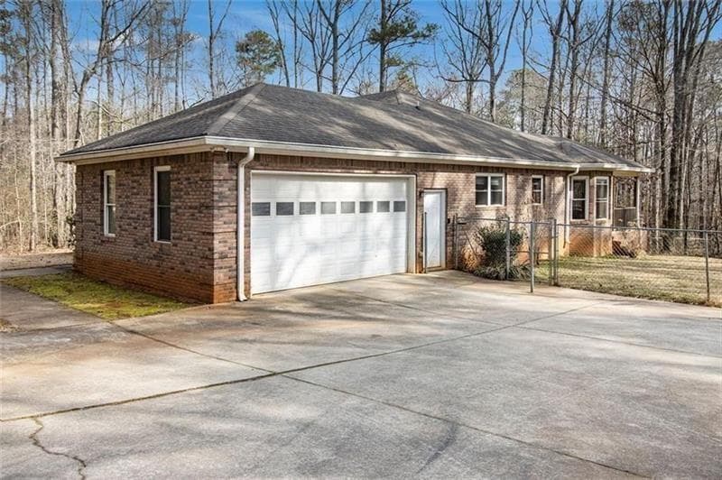6 bedroom, 6 bathroom, 4,102 sq ft single family residence for sale at 490 Dorsey Road, Hampton, GA 30228 — photo 3