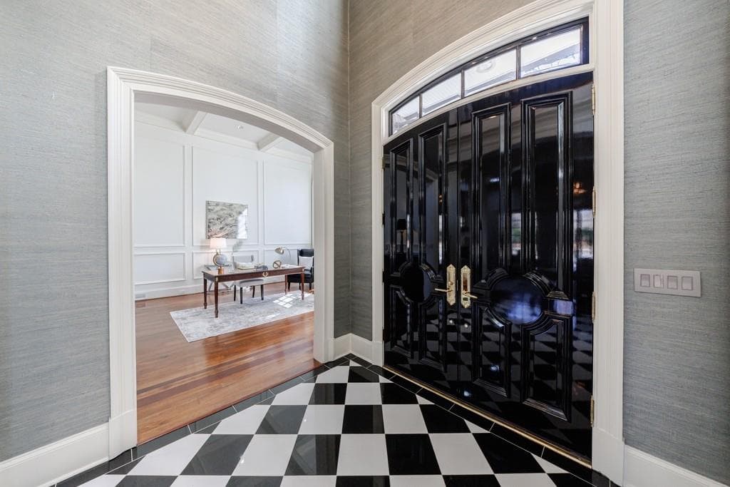 5 bedroom, 8 bathroom, 6,138 sq ft single family residence for sale at 4037 Wieuca Road, Atlanta, GA 30342 — photo 5