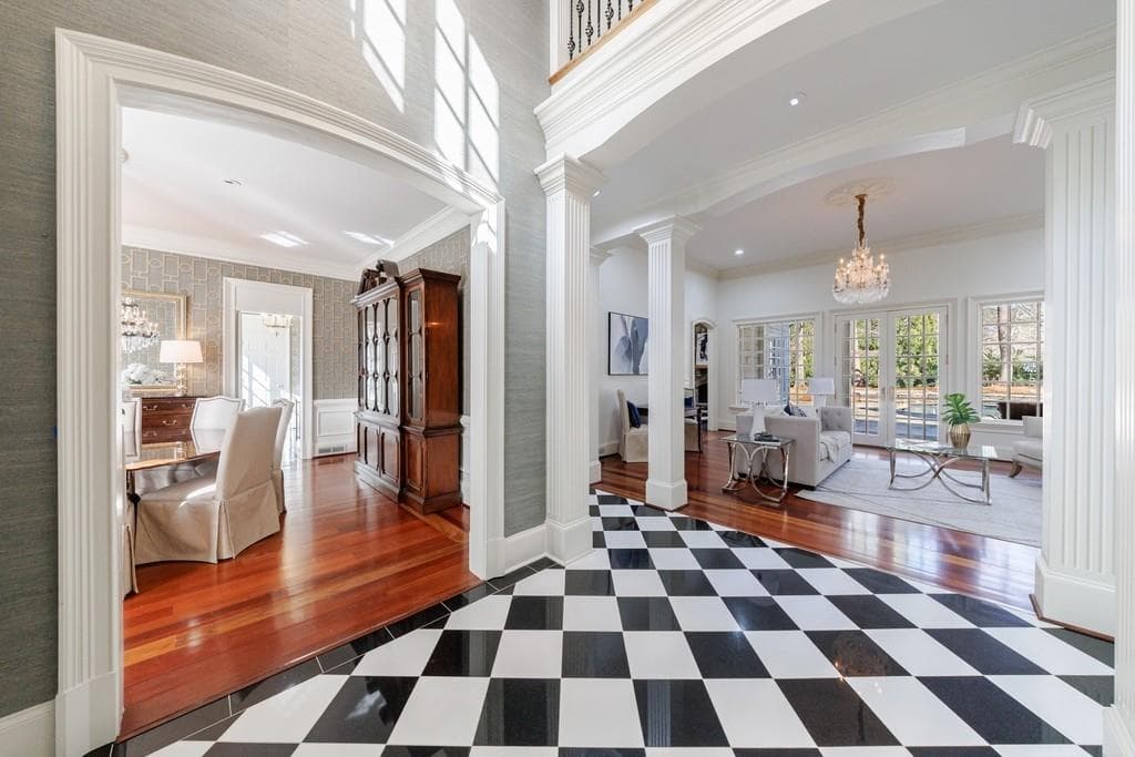 5 bedroom, 8 bathroom, 6,138 sq ft single family residence for sale at 4037 Wieuca Road, Atlanta, GA 30342 — photo 6