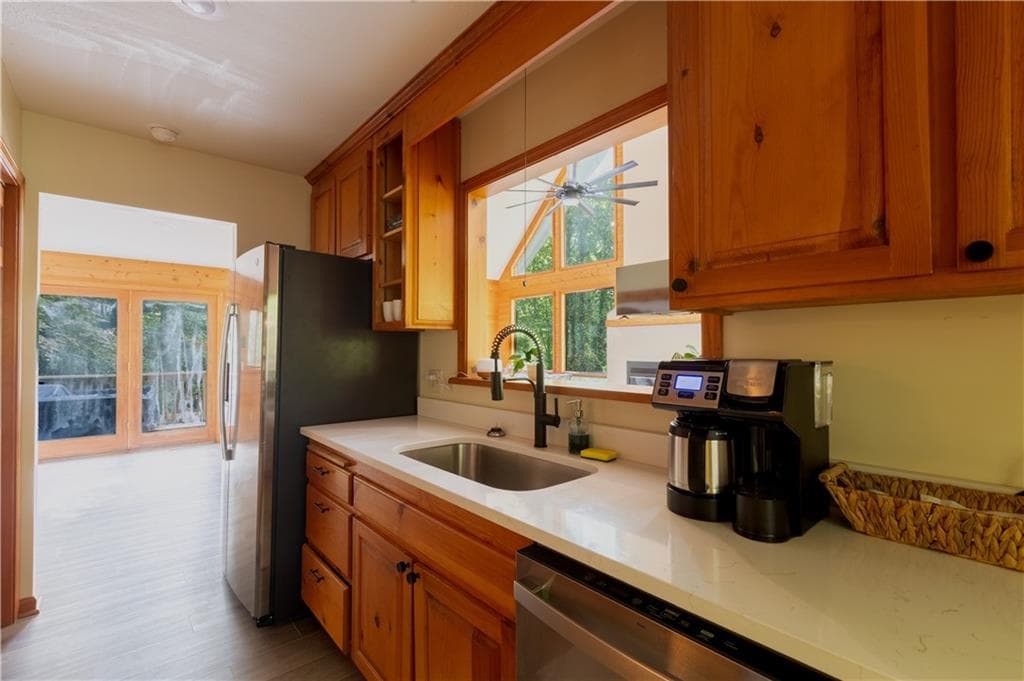 10 bedroom, 6 bathroom, 6,200 sq ft single family residence for sale at 258 Ber Weg, Helen, GA 30545 — photo 10