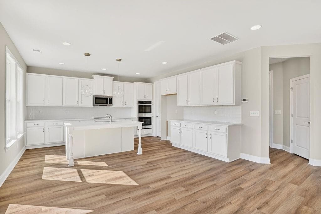 5 bedroom, 4 bathroom, 2,608 sq ft single family residence for sale at 140 Classic Overlook, Homer, GA 30547 — photo 9