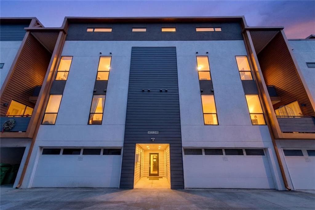 2 bedroom, 2 bathroom, 1,250 sq ft condominium for sale at 972 Dekalb Avenue 203, Atlanta, GA 30307