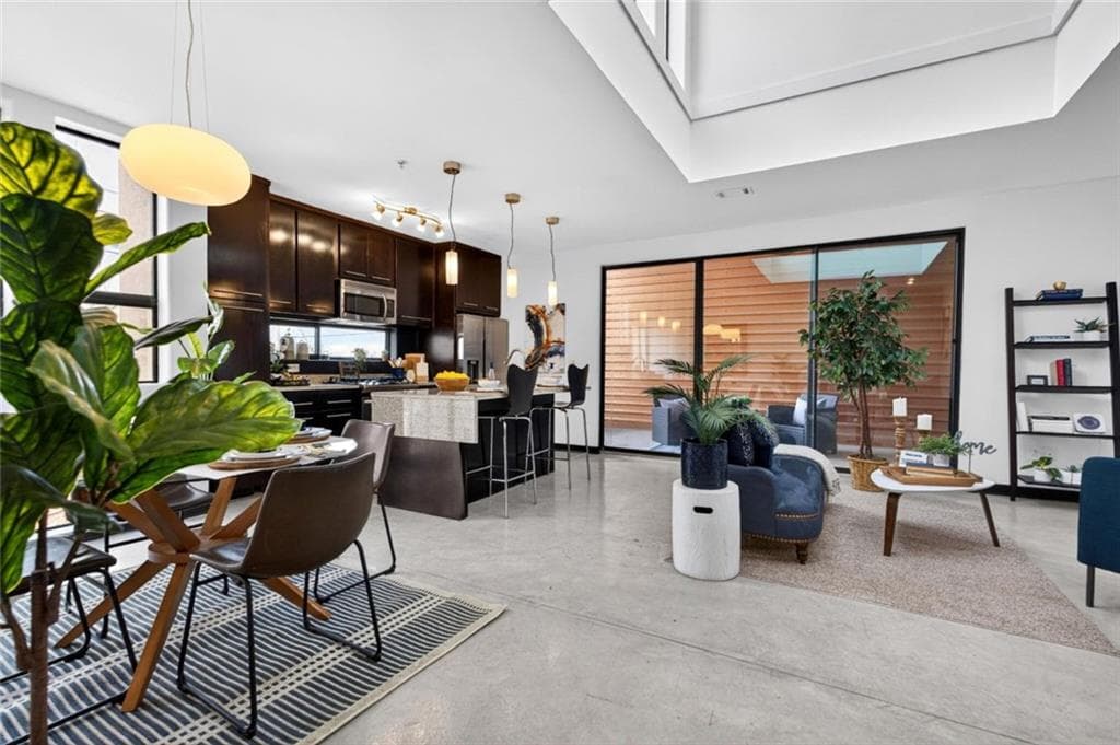 2 bedroom, 2 bathroom, 1,250 sq ft condominium for sale at 972 Dekalb Avenue 203, Atlanta, GA 30307 — photo 3