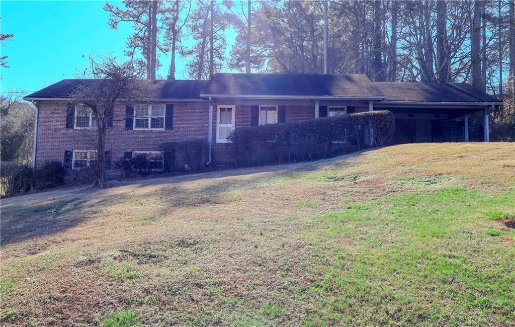 5 bedroom, 3 bathroom, 1,754 sq ft single family residence for sale at 6158 Tracy Valley Drive, Norcross, GA 30093 — photo 3