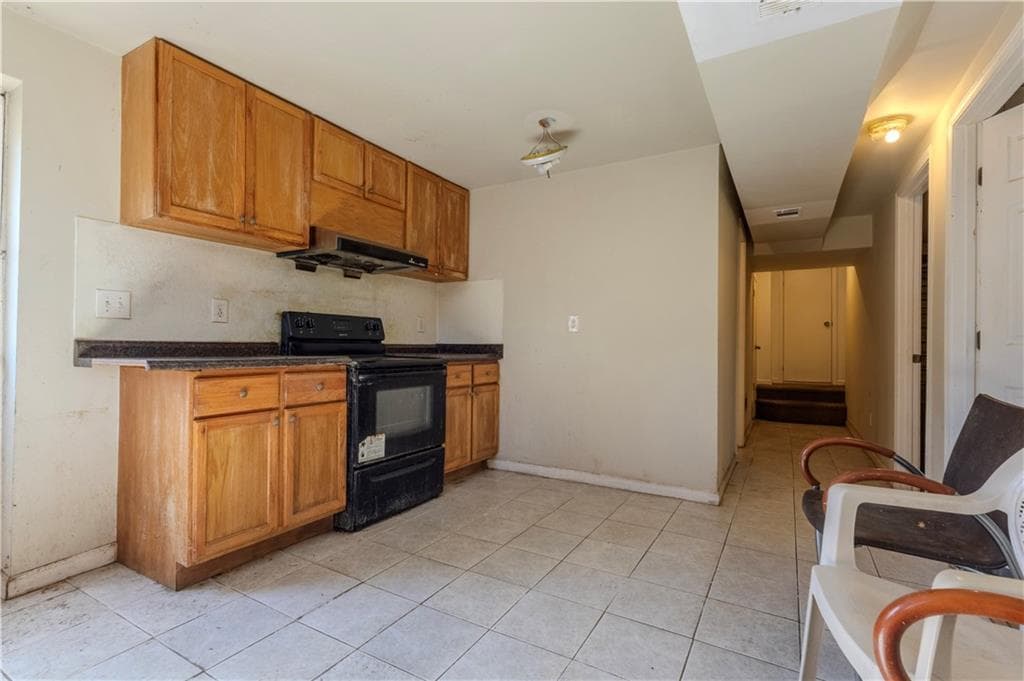 5 bedroom, 3 bathroom, 1,754 sq ft single family residence for sale at 6158 Tracy Valley Drive, Norcross, GA 30093 — photo 8