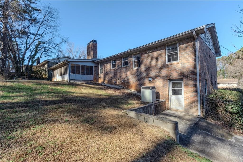 5 bedroom, 3 bathroom, 1,754 sq ft single family residence for sale at 6158 Tracy Valley Drive, Norcross, GA 30093 — photo 6