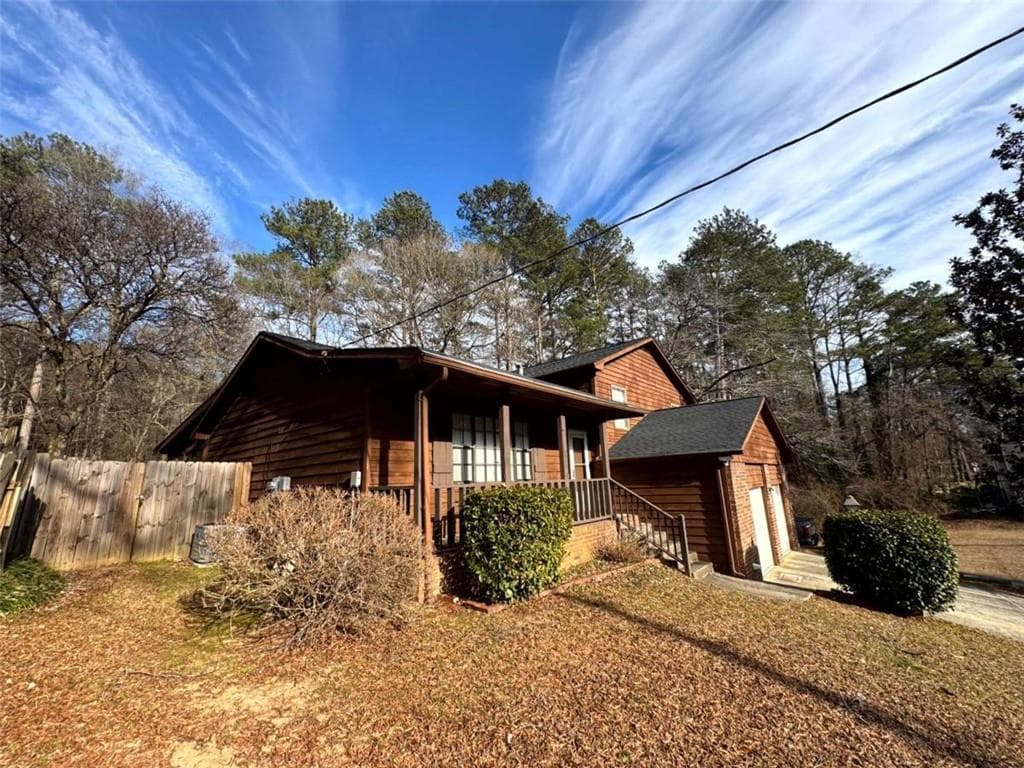 3 bedroom, 2 bathroom, 1,638 sq ft single family residence under contract at 8678 Glenwoods Drive, Riverdale, GA 30274 — photo 3