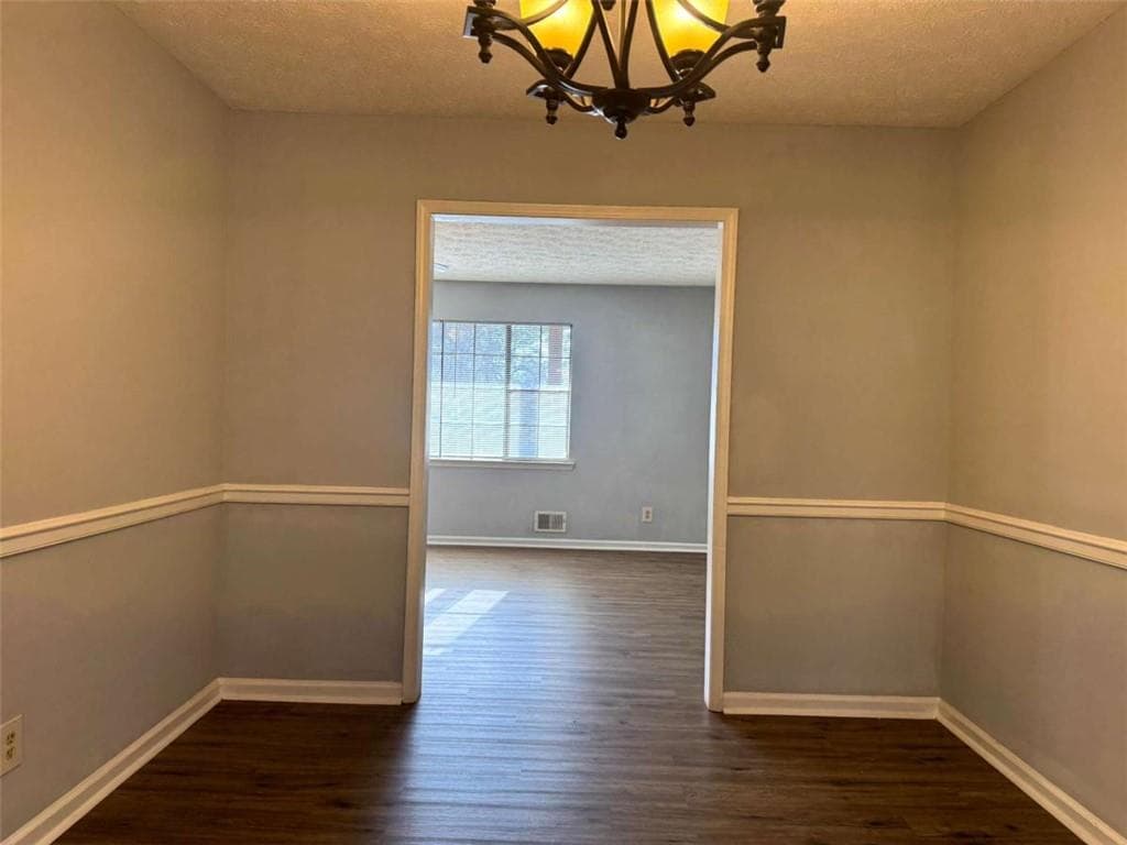 3 bedroom, 2 bathroom, 1,638 sq ft single family residence under contract at 8678 Glenwoods Drive, Riverdale, GA 30274 — photo 9