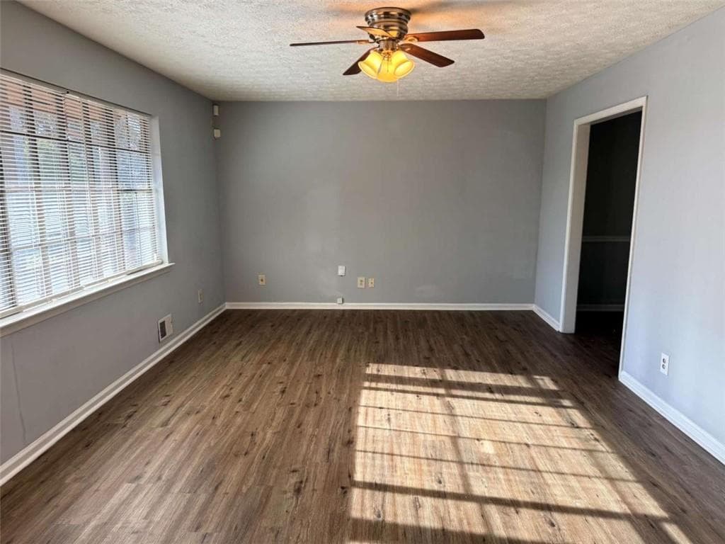 3 bedroom, 2 bathroom, 1,638 sq ft single family residence under contract at 8678 Glenwoods Drive, Riverdale, GA 30274 — photo 10