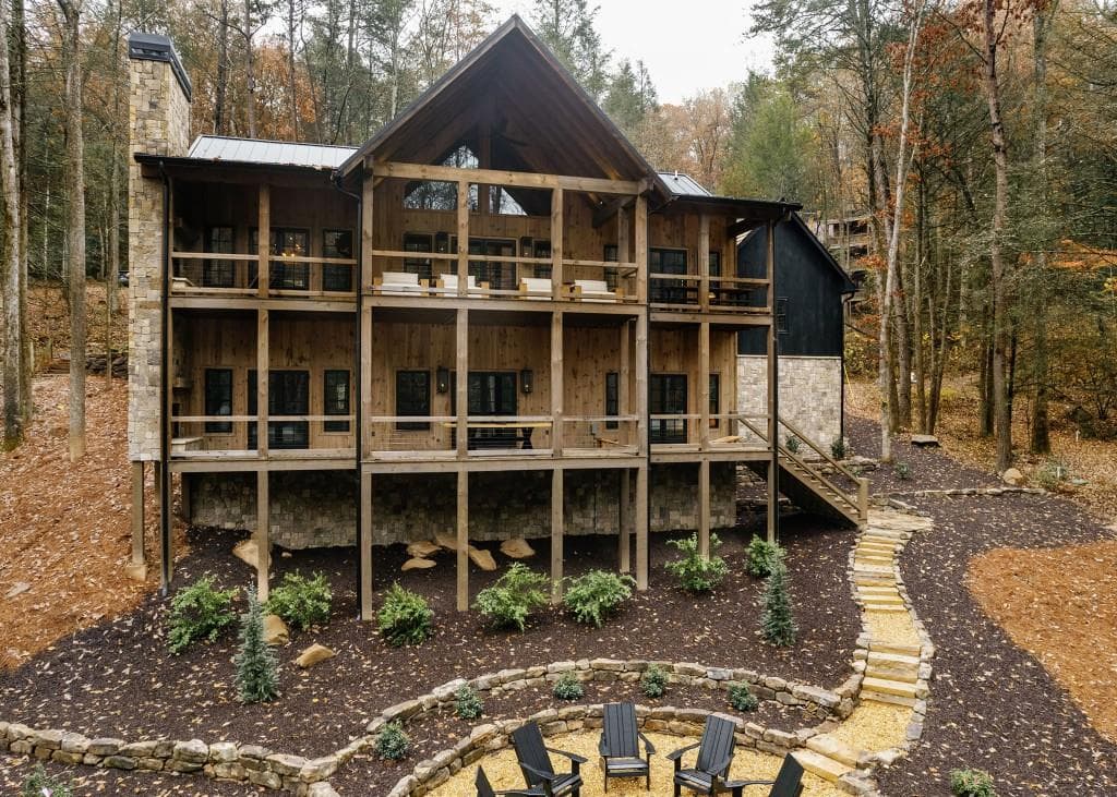 4 bedroom, 4 bathroom, 3,000 sq ft single family residence sold at 340 Hemlock Trail, Blue Ridge, GA 30513