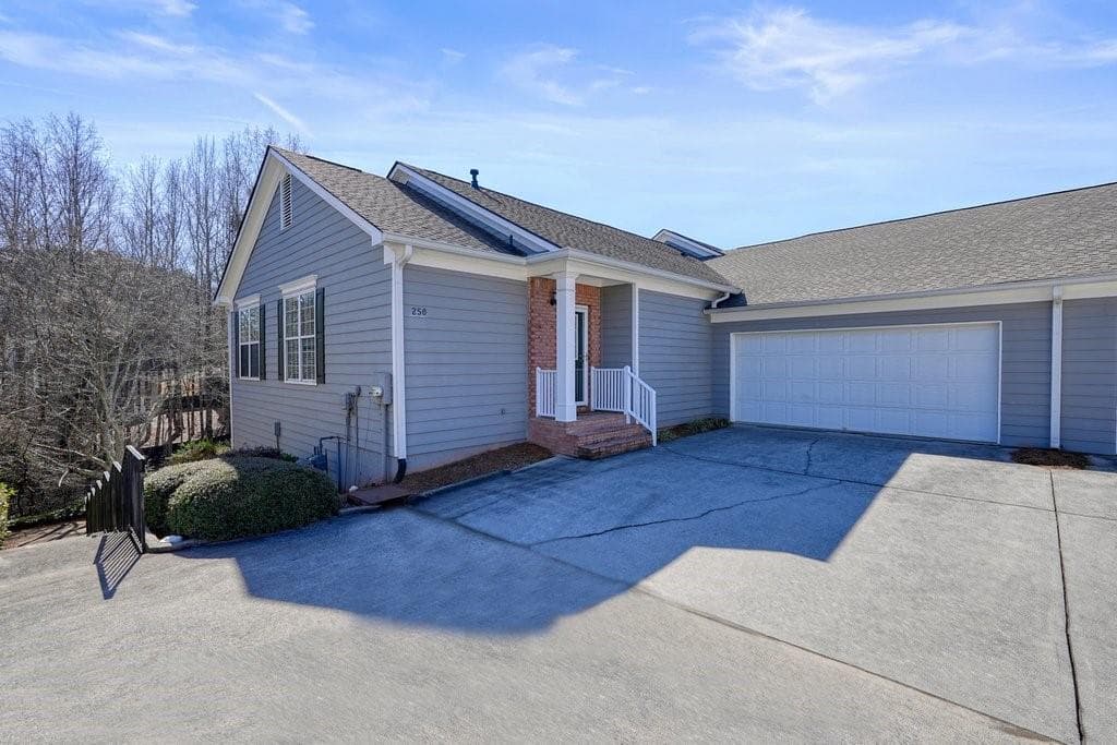 3 bedroom, 3 bathroom, 3,520 sq ft townhouse for sale at 250 Camry Circle, Dallas, GA 30157
