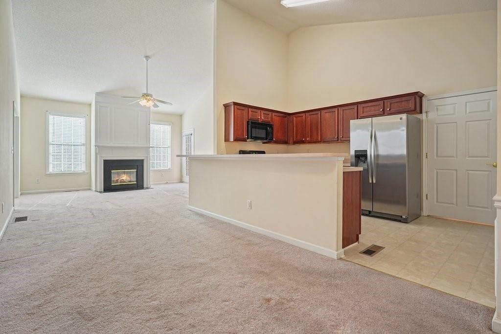 3 bedroom, 3 bathroom, 3,520 sq ft townhouse for sale at 250 Camry Circle, Dallas, GA 30157 — photo 2