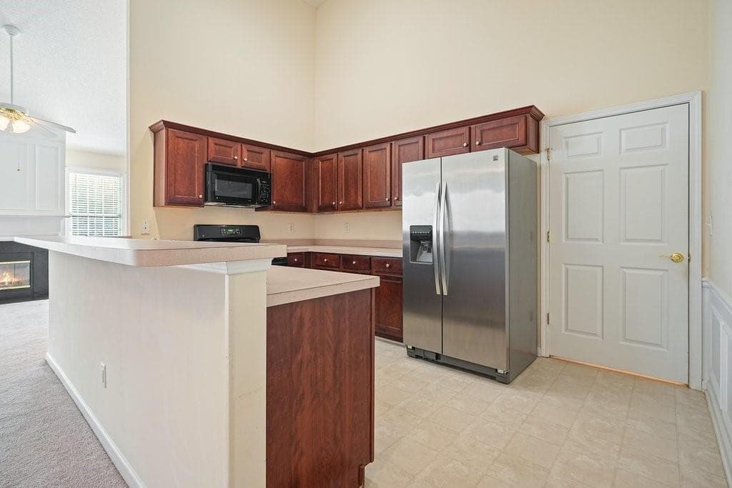 3 bedroom, 3 bathroom, 3,520 sq ft townhouse for sale at 250 Camry Circle, Dallas, GA 30157 — photo 3