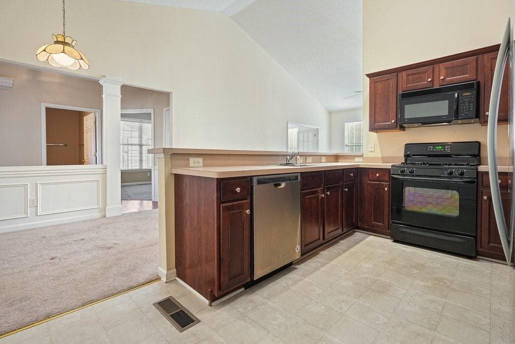 3 bedroom, 3 bathroom, 3,520 sq ft townhouse for sale at 250 Camry Circle, Dallas, GA 30157 — photo 4