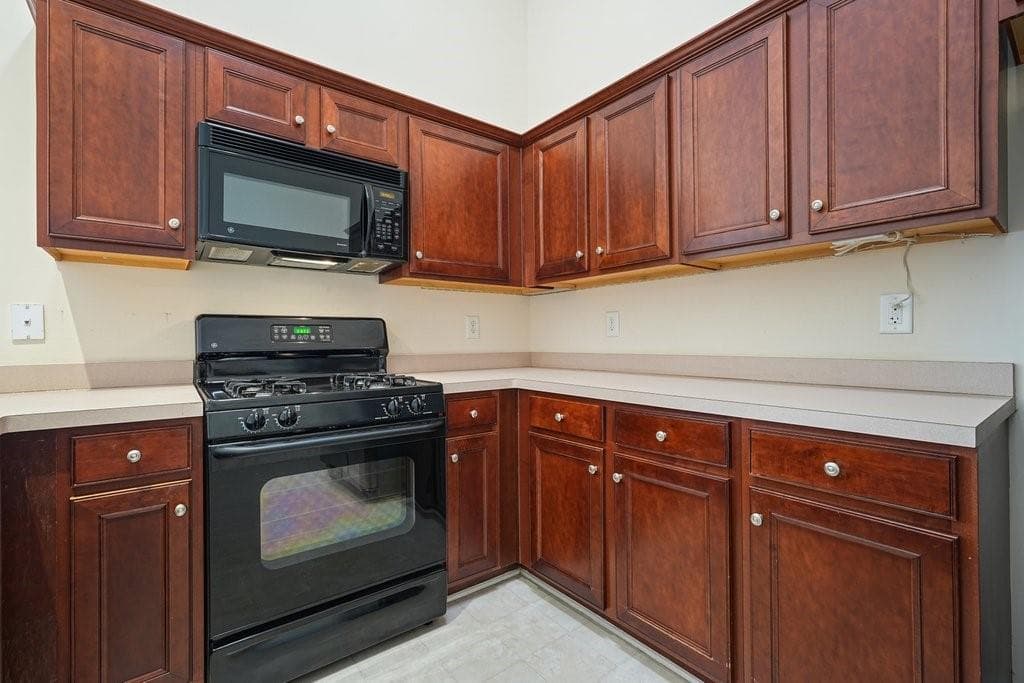 3 bedroom, 3 bathroom, 3,520 sq ft townhouse for sale at 250 Camry Circle, Dallas, GA 30157 — photo 5