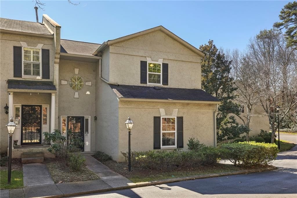 3 bedroom, 4 bathroom, 2,350 sq ft townhouse sold at 5996 Mitchell Road 20, Atlanta, GA 30328