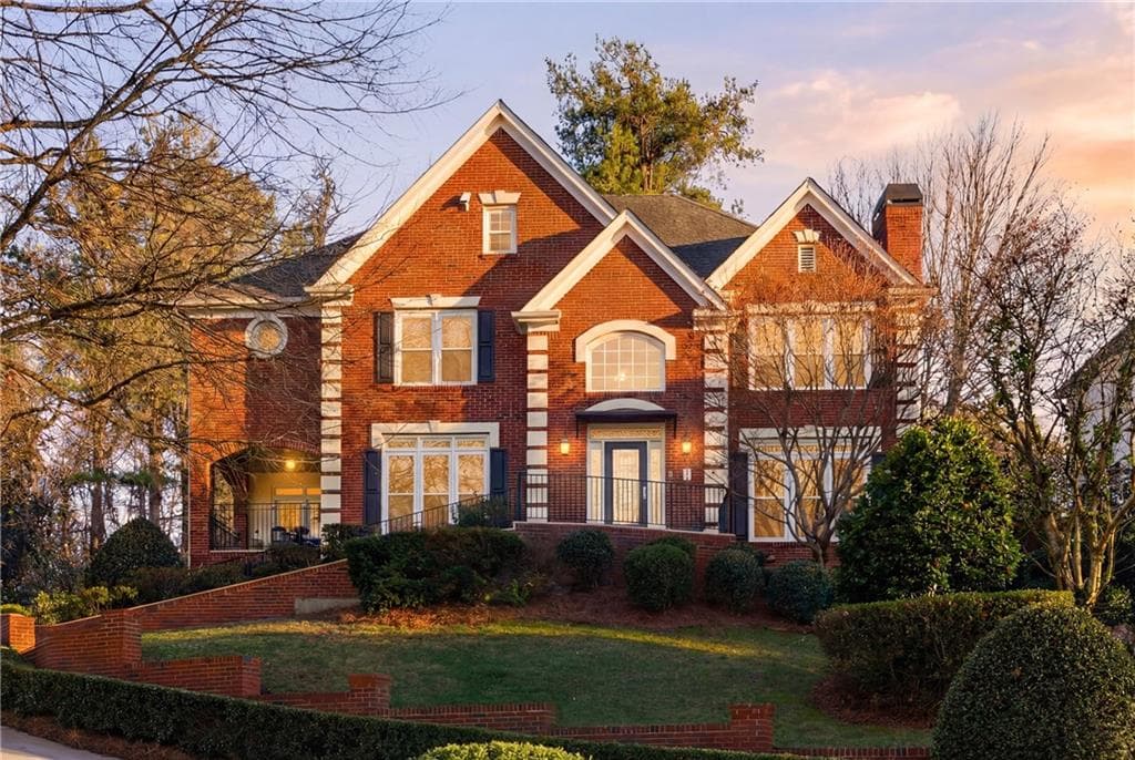 5 bedroom, 5 bathroom, 6,206 sq ft single family residence sold at 6 Wieuca Trace, Atlanta, GA 30342