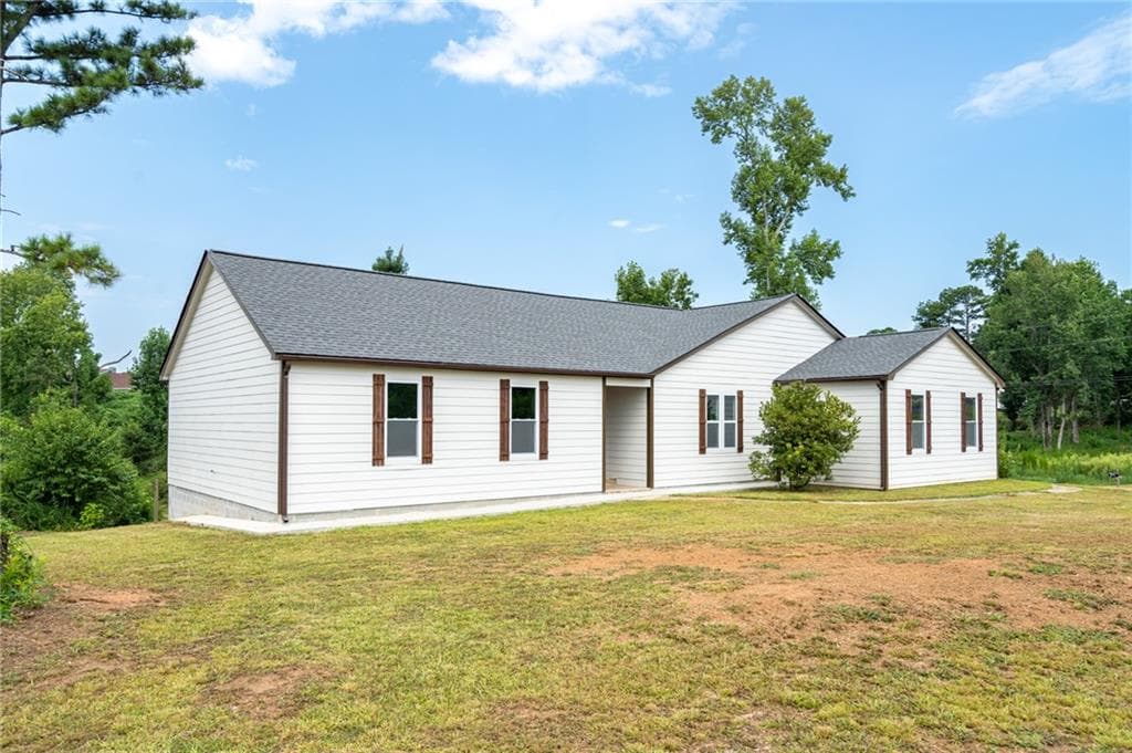 5 bedroom, 3 bathroom, 3,098 sq ft single family residence for sale at 57 Natures Cove Road, Newnan, GA 30263 — photo 3