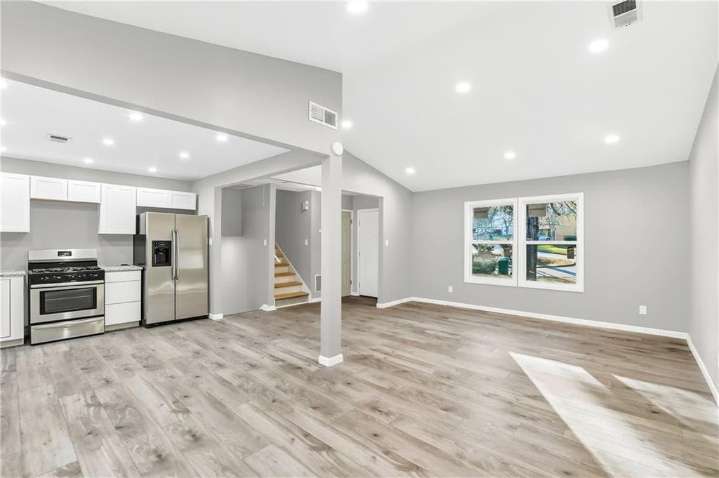 3 bedroom, 3 bathroom, 1,460 sq ft single family residence under contract at 4900 Bayside Court, Stone Mountain, GA 30088 — photo 2