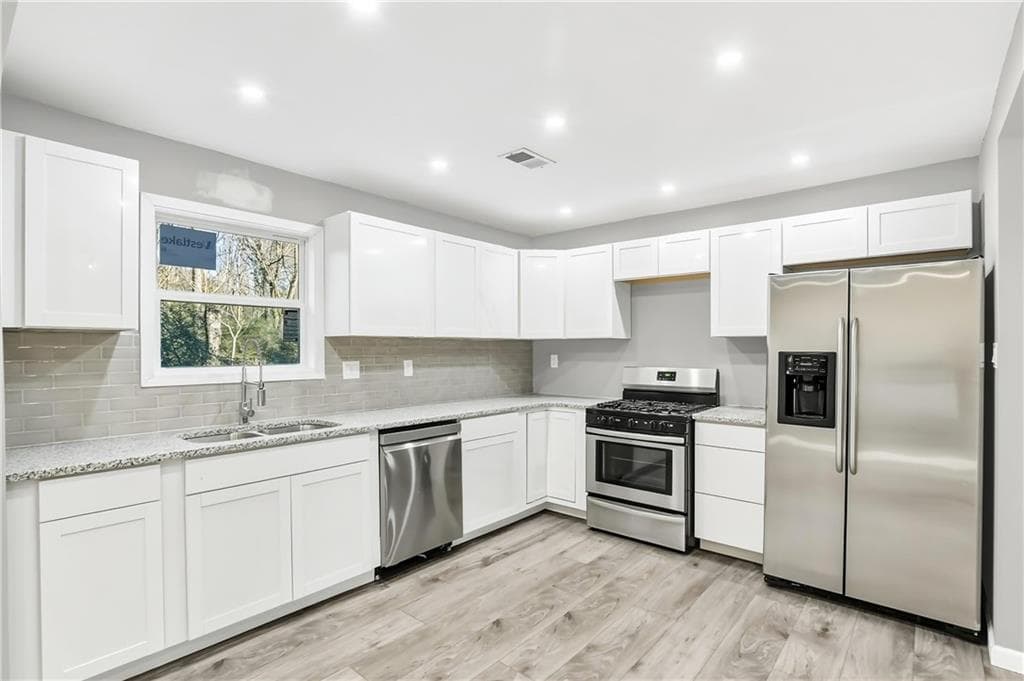 3 bedroom, 3 bathroom, 1,460 sq ft single family residence under contract at 4900 Bayside Court, Stone Mountain, GA 30088 — photo 6
