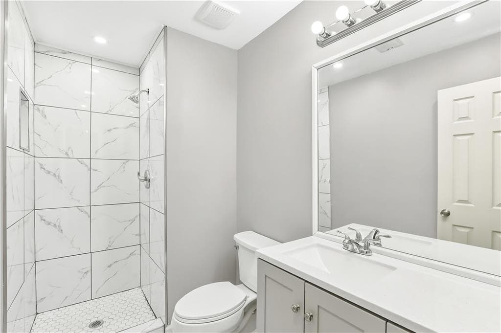 3 bedroom, 3 bathroom, 1,460 sq ft single family residence under contract at 4900 Bayside Court, Stone Mountain, GA 30088 — photo 9