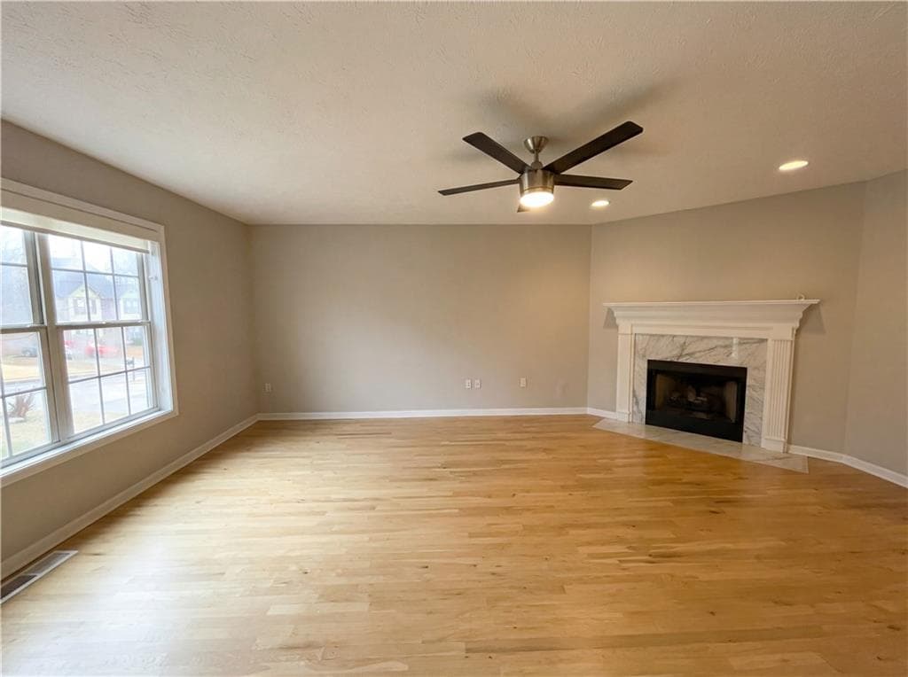 4 bedroom, 4 bathroom, 3,028 sq ft single family residence under contract at 2859 Savannah Walk Lane, Suwanee, GA 30024 — photo 3