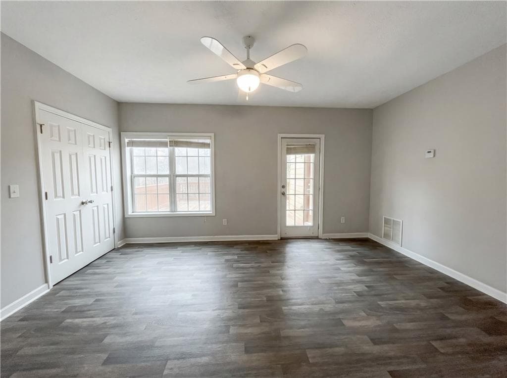 4 bedroom, 4 bathroom, 3,028 sq ft single family residence under contract at 2859 Savannah Walk Lane, Suwanee, GA 30024 — photo 4