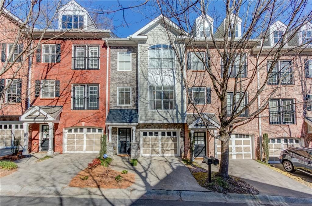 3 bedroom, 3 bathroom, 1,907 sq ft townhouse sold at 5590 Glenridge Park 1206, Sandy Springs, GA 30342