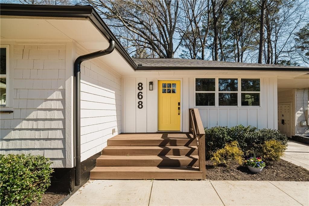 3 bedroom, 2 bathroom, 950 sq ft single family residence sold at 868 Stokeswood Avenue, Atlanta, GA 30316