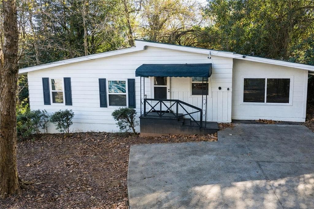 2 bedroom, 1 bathroom, 1,045 sq ft single family residence sold at 2322 Abner Place, Atlanta, GA 30318