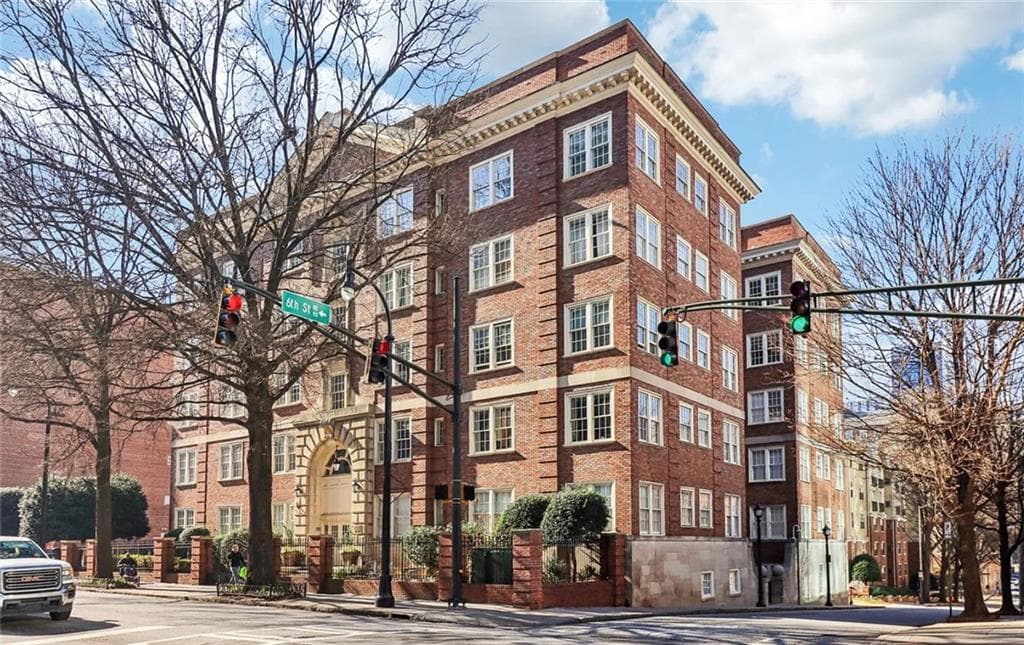 2 bedroom, 2 bathroom, 1,181 sq ft condominium sold at 800 Peachtree Street 1319, Atlanta, GA 30308