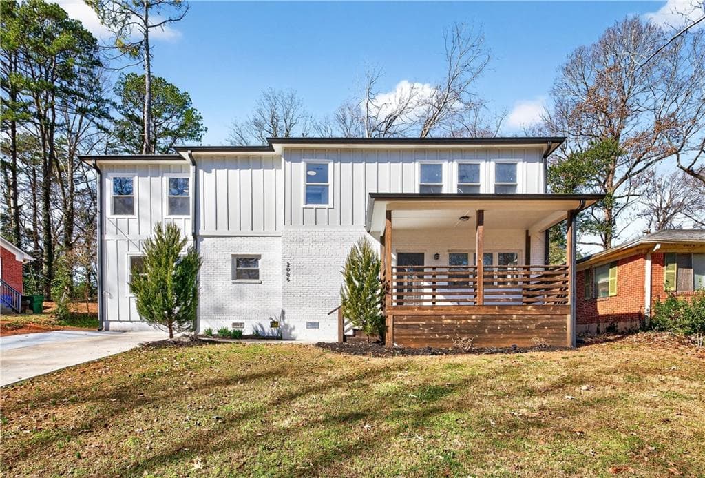 4 bedroom, 3 bathroom, 2,414 sq ft single family residence sold at 2085 Dellwood Place, Decatur, GA 30032