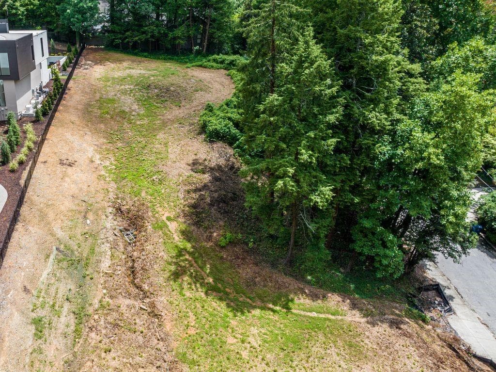 single family residence for sale at 390 W Wesley Road, Atlanta, GA 30305 — photo 2