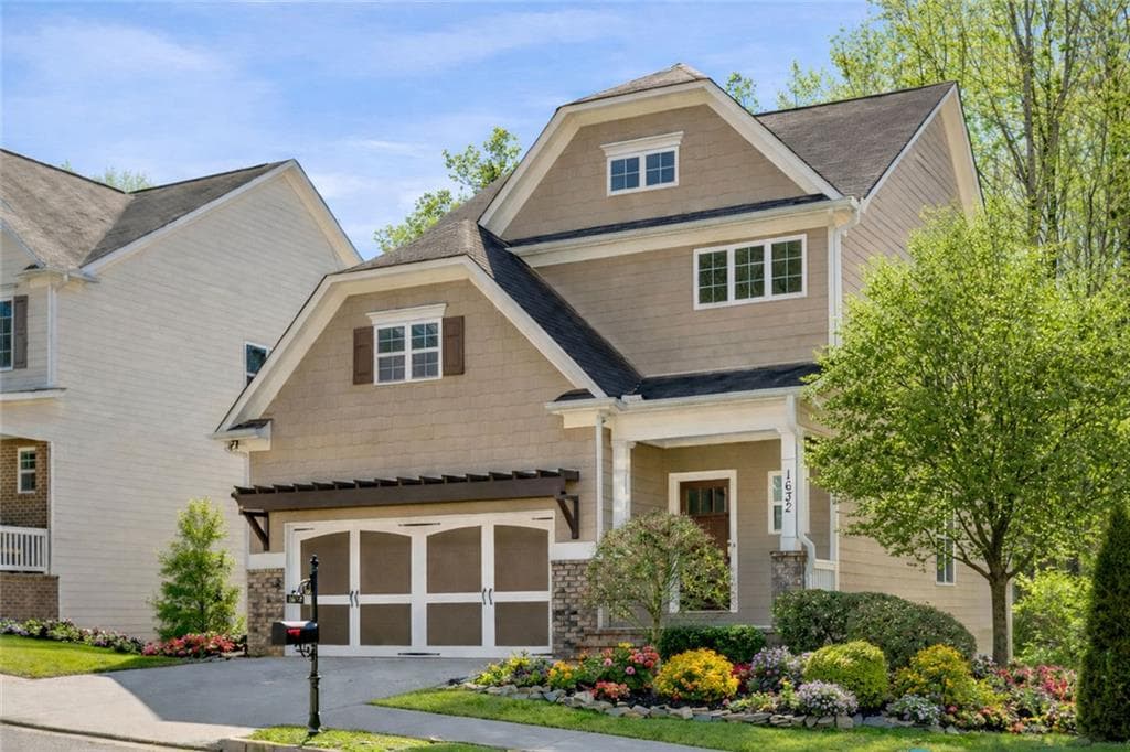 3 bedroom, 3 bathroom, 2,387 sq ft single family residence sold at 1632 Drew Drive, Atlanta, GA 30318