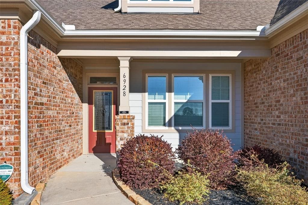 3 bedroom, 2 bathroom, 2,264 sq ft single family residence for sale at 6928 Manchester Drive, Flowery Branch, GA 30542 — photo 3