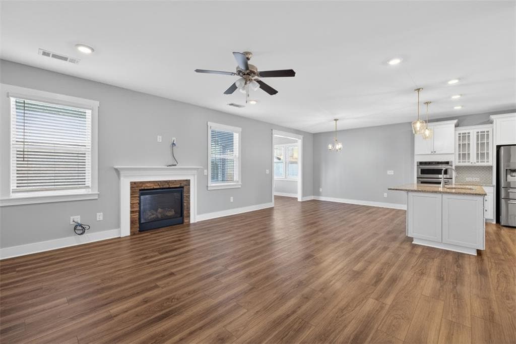 3 bedroom, 2 bathroom, 2,264 sq ft single family residence for sale at 6928 Manchester Drive, Flowery Branch, GA 30542 — photo 6