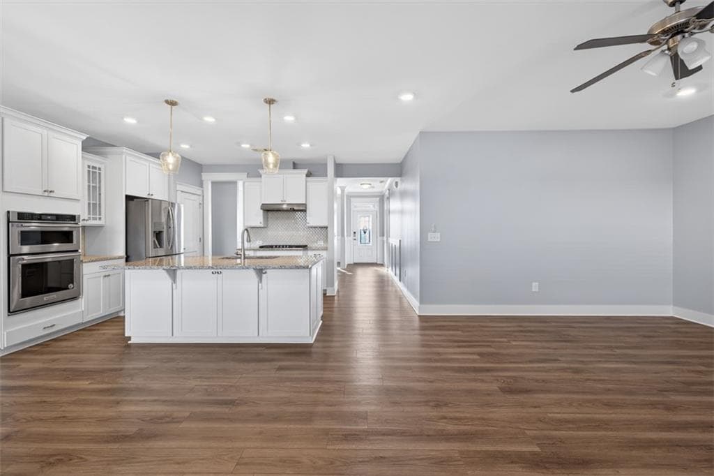 3 bedroom, 2 bathroom, 2,264 sq ft single family residence for sale at 6928 Manchester Drive, Flowery Branch, GA 30542 — photo 10