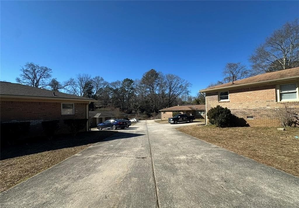 duplex under contract at 4421 Lynn Drive, Powder Springs, GA 30127 — photo 4