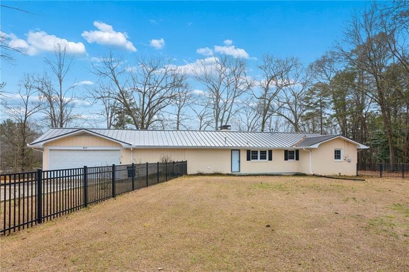 2 bedroom, 2 bathroom, 2,072 sq ft single family residence under contract at 277 Oak Street, Hiram, GA 30141 — photo 2