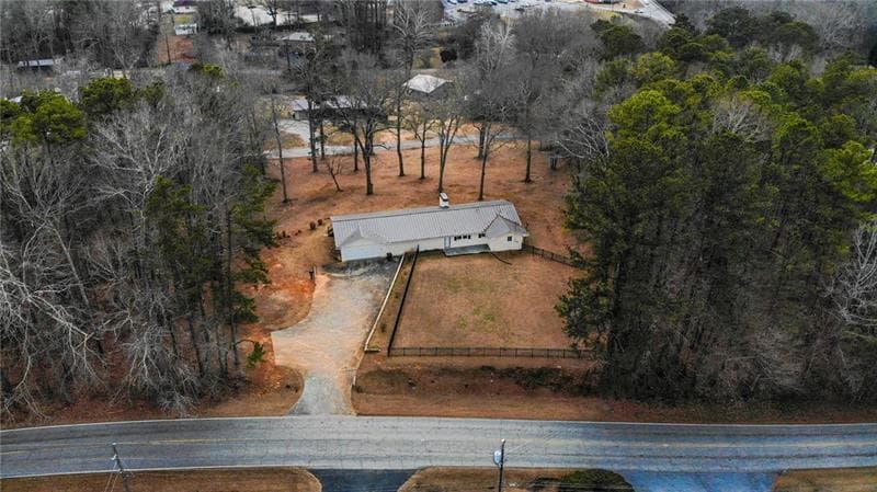 2 bedroom, 2 bathroom, 2,072 sq ft single family residence under contract at 277 Oak Street, Hiram, GA 30141 — photo 4