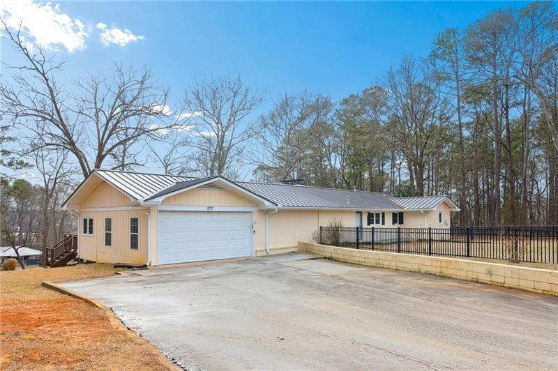 2 bedroom, 2 bathroom, 2,072 sq ft single family residence under contract at 277 Oak Street, Hiram, GA 30141 — photo 5